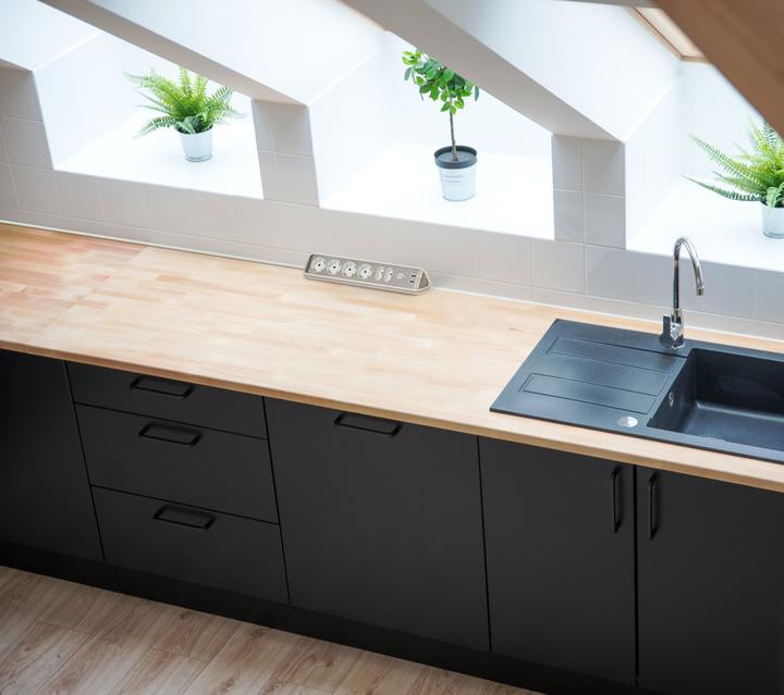 Image du produit Brennenstuhl Barre de socle d'angle estilo à 6 positions (6 x, CEE 7/16, 2 m)