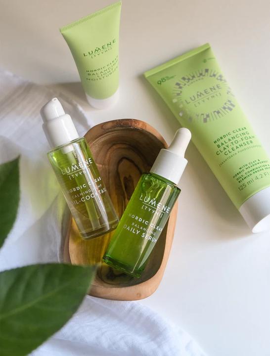 Image du produit Lumene Nordic Clear Tyyni Balancing Daily Serum Sérum hydratant à base de niacinamide pour les peaux (30 ml)