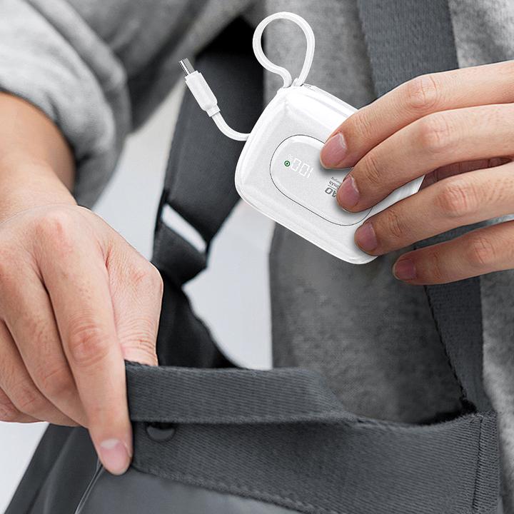 Actual product image Dudao K32 22,5 W 10000 mAh Powerbank mit integriertem USB-C/ Lightning Kabel - Weiss (10000 mAh, 22.50 W, 38.50 Wh)