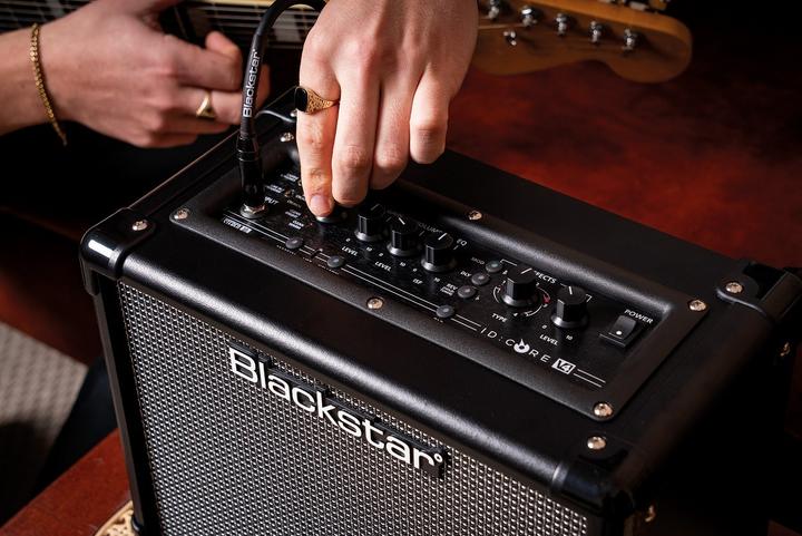 Produktbild Blackstar ID:CORE 4 -kitaravahvistin, musta (Gitarre, 20 W)