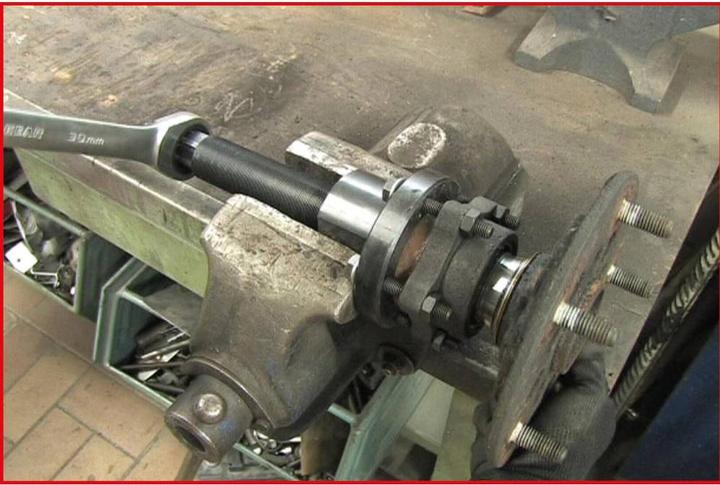 Immagine prodotto KS Tools Set di attrezzi per cuscinetti ruota per Ford Transit, 17 pezzi.