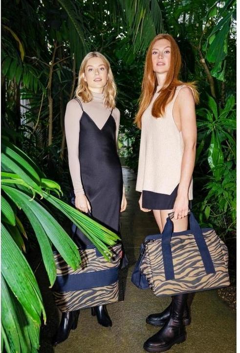 Actual product image reisenthel Shoulder Bag Allrounder M Sumatra