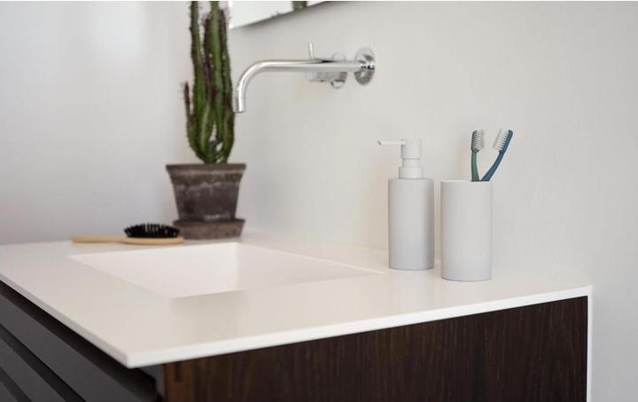 Actual product image Zone Denmark Zahnputzbecher Solo Hellgrau, Detailfarbe: Hellgrau (7.5 x 7.5 x 13 cm)