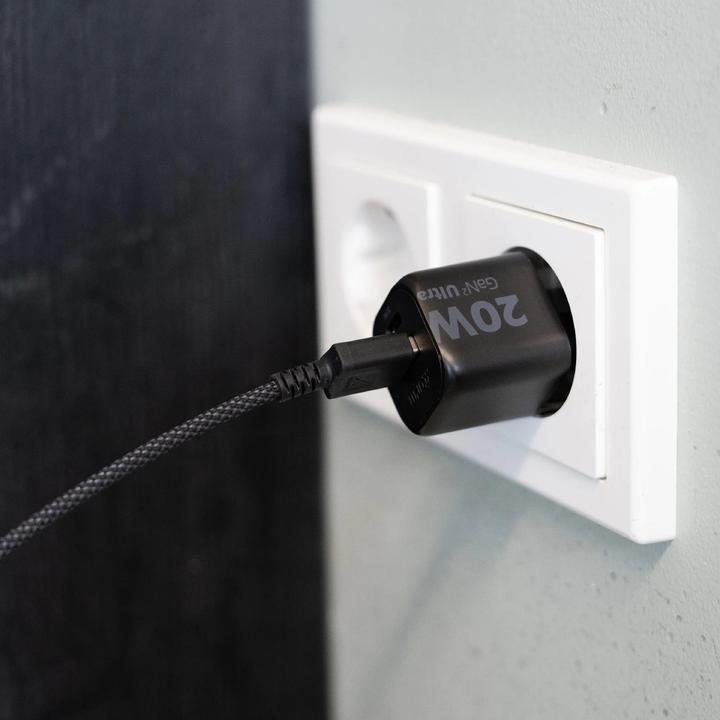 Image du produit Xtorm 1 x USB-C 20W, 1x USB-A 18W, ohne Kabel XEC020 black (20 W)