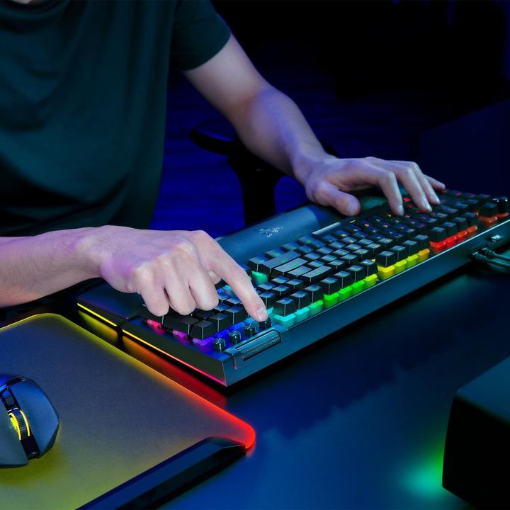 Actual product image Razer BlackWidow V4 Pro (Germany, Cable)