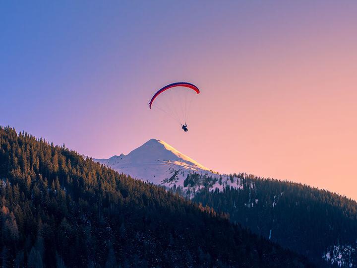 Produktbild Smartbox Paragliding Nervenkitzel: 1 adrenalingeladener Flug über das Barrhorn mit Video-Souvenir (2 Pers.)