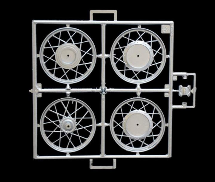 Actual product image Italeri Norton Manx