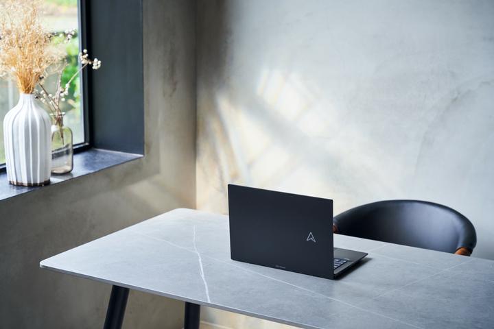 Immagine prodotto ASUS UM3402YA-KP703W (14", AMD Ryzen 7 7730U, 16 GB, 512 GB, Ing. Int.)
