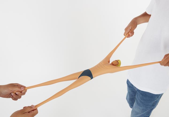 Produktbild Giochi Preziosi Actionfiguren Famosa Stretch Armstrong Elastisch 25 cm