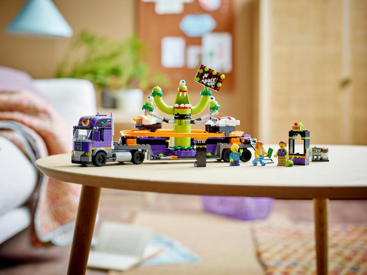 Produktbild LEGO LKW mit Weltraumkarussell (60313, LEGO City)