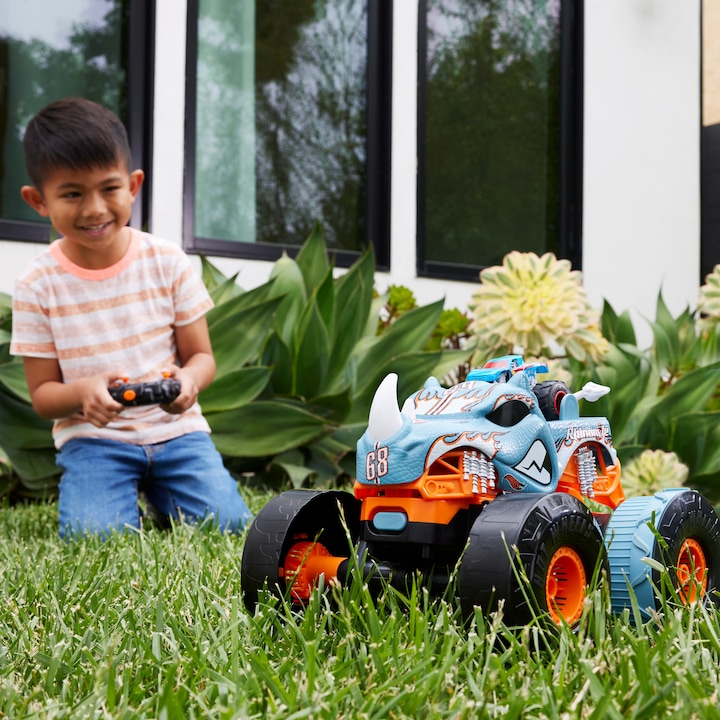 Actual product image Hot Wheels R/C MT Transforming Rhinomite
