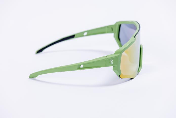 Immagine prodotto Coast Optics Occhiali sportivi Nita Verde muschio con sole oro e lenti trasparenti (Tappetino verde muschio, Sole d'oro, Lucidi)