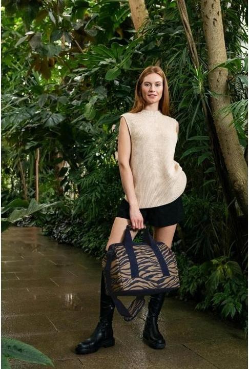 Actual product image reisenthel Shoulder Bag Allrounder M Sumatra