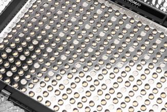 Actual product image Yongnuo Lampa LED YN300 IV - RGB, WB (3200 K - 5500 K) (Further permanent lights)