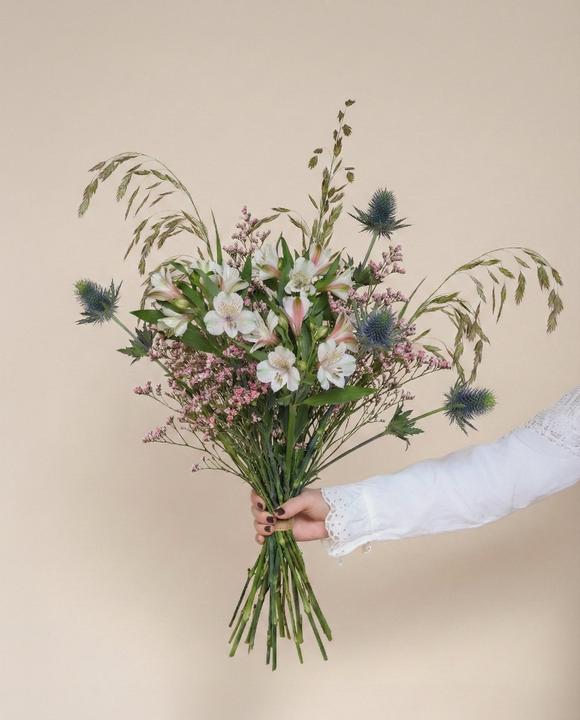 Actual product image feey Embrace Unbound (Cut flowers, 10x)