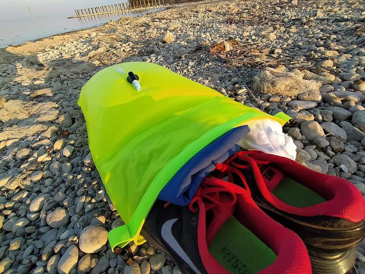 Actual product image LimitlessXme Floating buoy & dry bag (28 l)