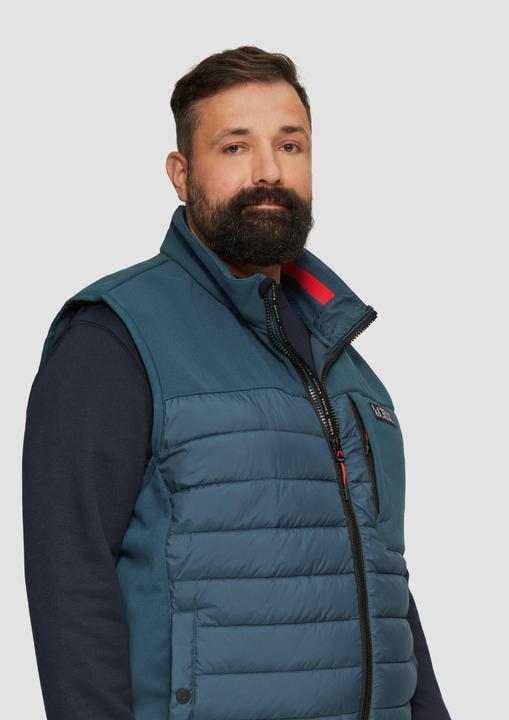 Actual product image S.Oliver Outdoor-Weste Pufferweste aus Softshell mit Kontrast-Details (4XL)