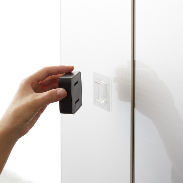 Image du produit Yamazaki Porte-serviettes à crochet adhésif TOWER