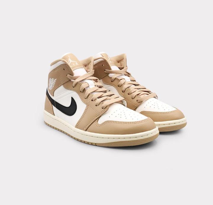 Produktbild Nike Air Jordan 1 Mid (39)