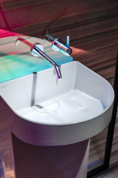Actual product image Laufen Running Sonar Wash basin with integrated column, without tap hole, without overflow, 410x900mm, incl (810 mm, 410 mm)