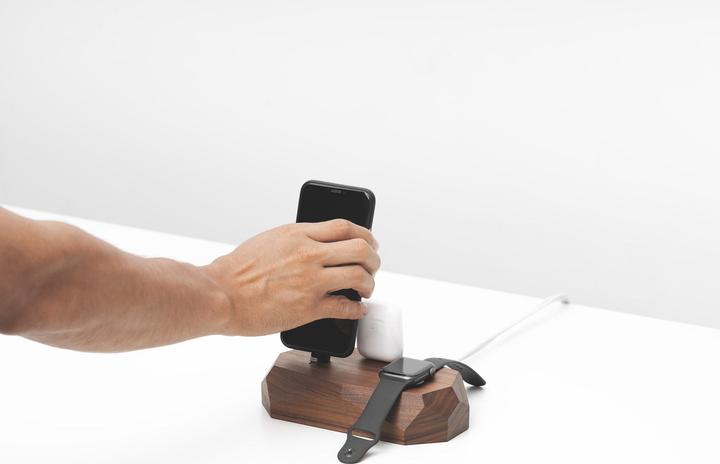 Actual product image Oakywood Triple Dock - Wooden docking station for three devices - 1 x Lightning, 1 x USB-C