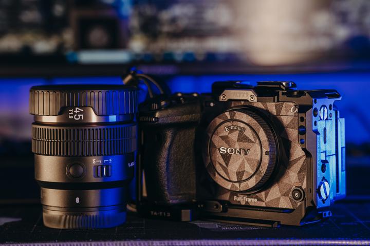 Produktbild Samyang V-AF 45mm T1,9 FE Sony E (Sony E, Vollformat)