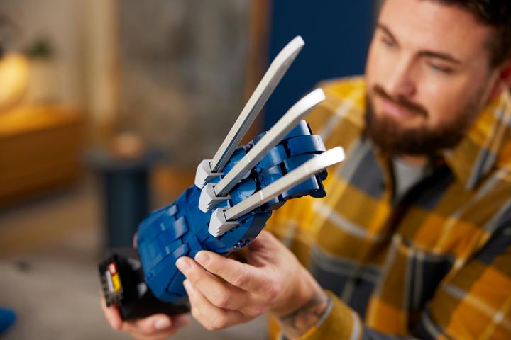 Actual product image LEGO Marvel Super Heroes Wolverine's Adamantium Claw (76250, LEGO Marvel)