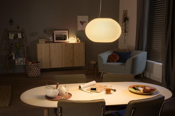 Actual product image Philips Hue Flourish Base BT (3000 lm)