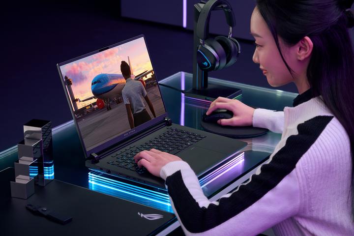 Immagine prodotto ASUS ROG Strix SCAR 18 G835LX-SA008W 18' Core Ultra 9 RTX 5090 16GB Gaming laptop (90NR0LF1-M005U0) (18", Intel Core Ultra 9 275HX, 65.54 GB, 2000 GB, Ing. Int.)