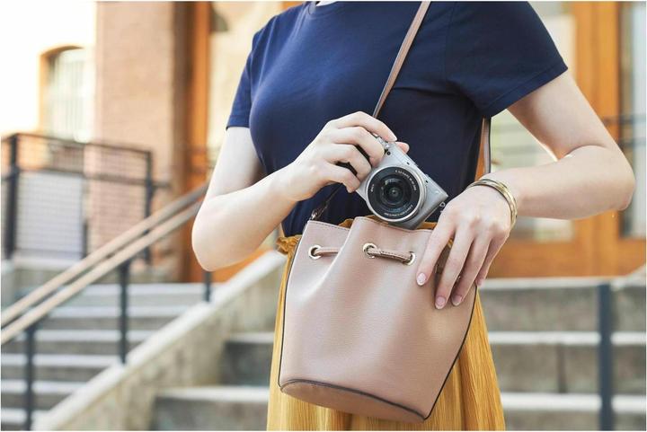 Actual product image Sony Alpha 6100 Kit (16 - 50 mm, 24.20 Mpx, APS-C / DX)