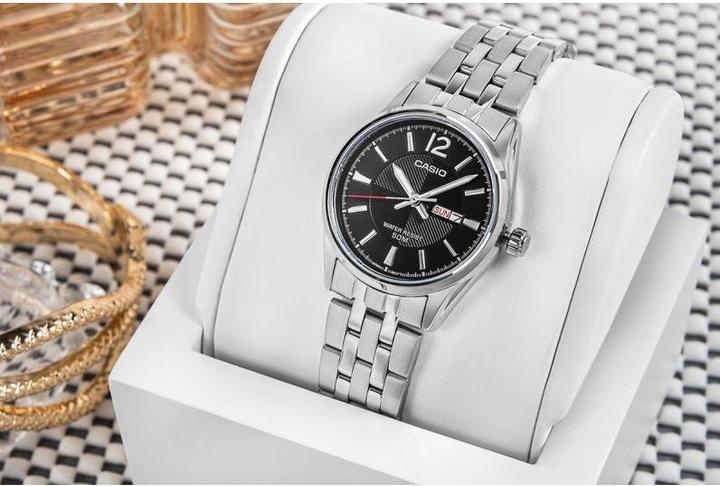 Produktbild Casio LTP-1335D-1A (Analoguhr, 30 mm)