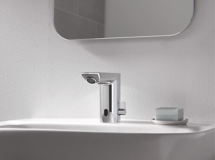 Actual product image Grohe Bau Cosmopolitan E infrared basin mixer with temperature control