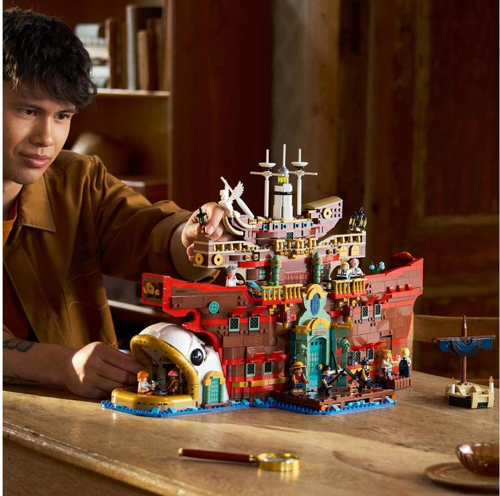 Actual product image LEGO Baratié, das Schwimmende Restaurant (75640, LEGO DC)