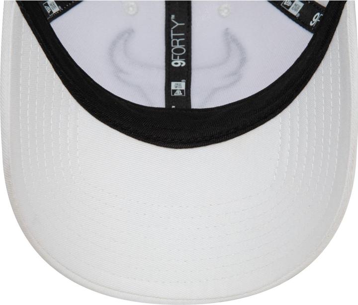 Actual product image New Era 9Forty Strapback Cap - OUTLINE Chicago Bulls