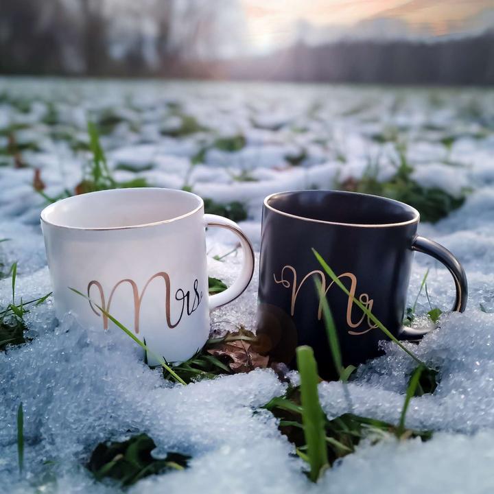 Actual product image Intirilife Coffee mug with gold rim and Mrs Wedding inscription (300 ml, 1 x)