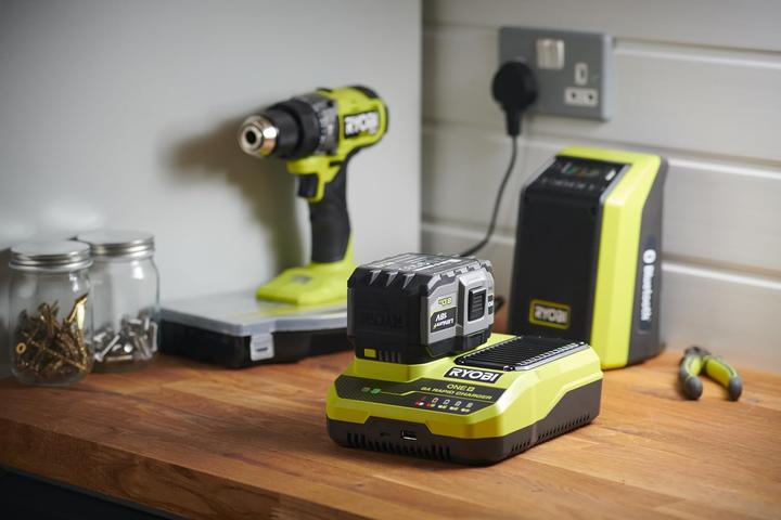 Actual product image Ryobi 8A fast charger RC18180 ONE+ 18V (18 V)