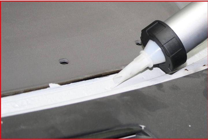 Actual product image KS Tools Cordless cartridge gun 600 ml with 1 battery and 1 charger