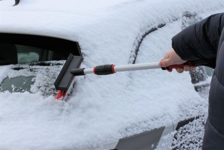 Actual product image Nigrin Telescopic ice scraperSnow whisk