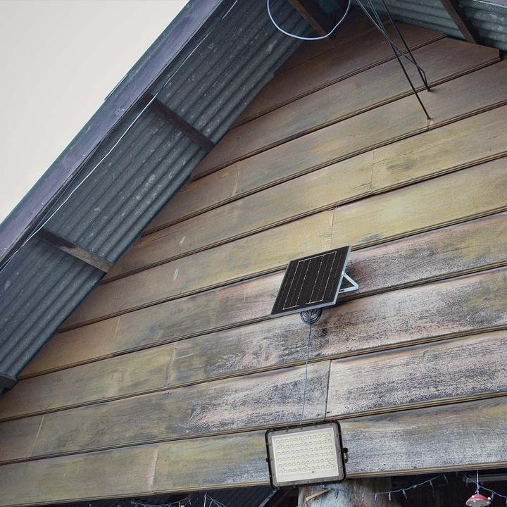 Actual product image V-TAC VT-120W 7826 LED floodlight, solar module 15 W neutral white black (1200 lm, IP65)