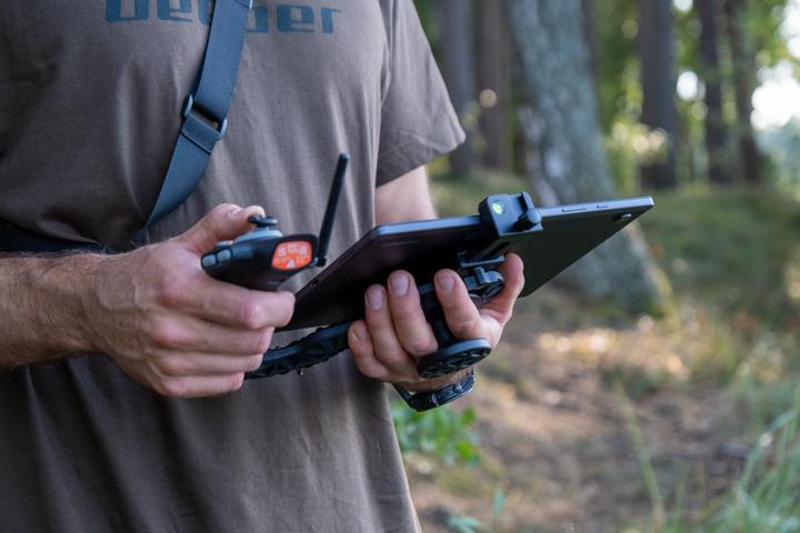 Produktbild Deeper Quest Tablet- und Fernbedienungs-Halterung