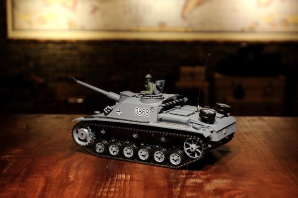 Immagine prodotto Es-toys Carro armato RC "Assault Gun III" - Stug 3 Heng Long 1:16 Grigio, fumo e suono, cambio in metallo e (RTR pronto all'uso)