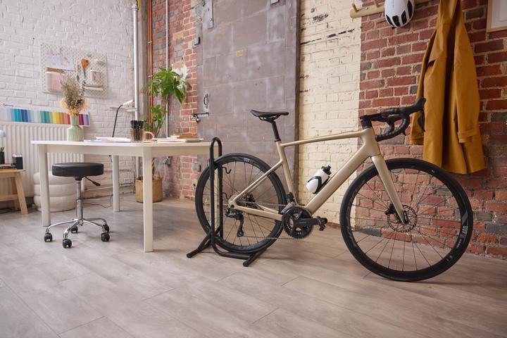 Produktbild Decathlon Boden-Montageständer 1 Fahrrad 2-in-1 schwarz