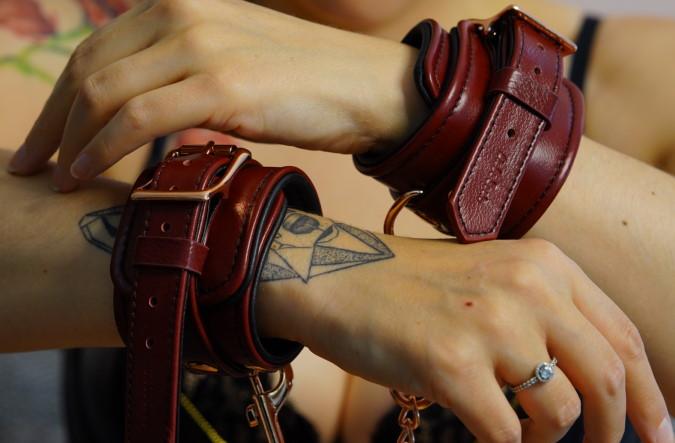 Produktbild Liebe Seele Handfesseln mit Kette