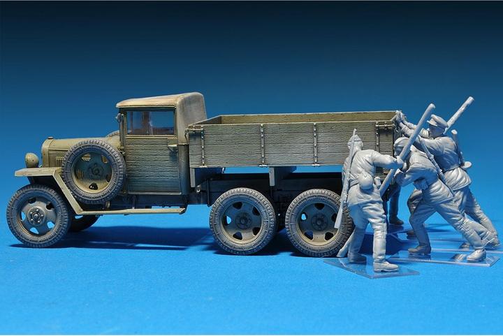 Actual product image Mini art Pushing Soviet Soldiers