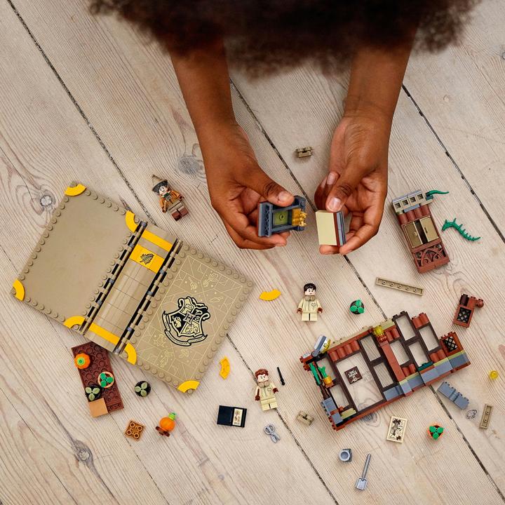 Produktbild LEGO Hogwarts Moment: Kräuterkundeunterricht (76384, LEGO Harry Potter)