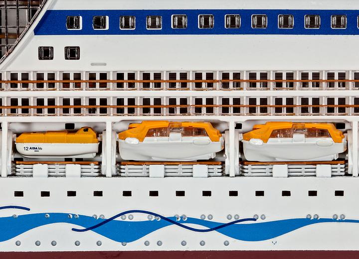 Actual product image Revell Aida