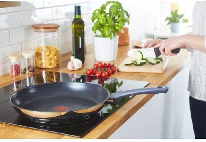 Actual product image Tefal G7300455 (24 cm, Frying pan, Stainless steel)