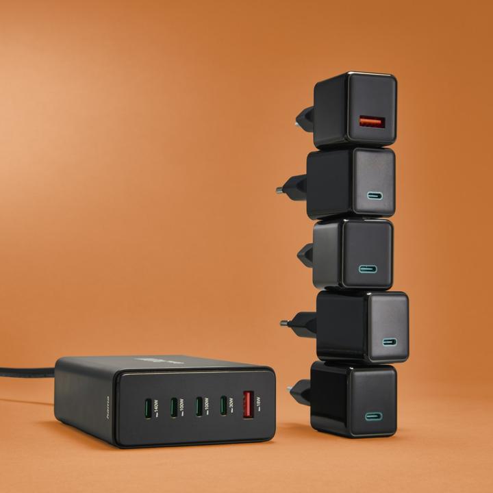 Produktbild Hama Ladestation 5 Ports, GaN, Schnellladegerät, 4xUSB-C, 1xUSB-A, PD, 240 W, SW (240 W, 5 Ports)