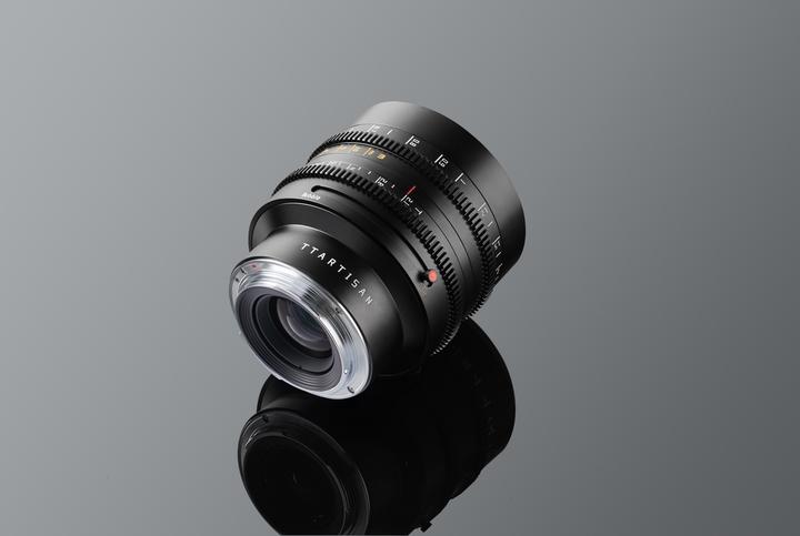 Image du produit TTArtisan FF 50mm T2.1 RF (Black) (Canon RF, Plein format)