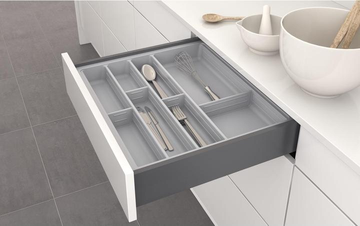 Actual product image Agoform Scoop II cutlery tray 474x416x59mm, silver plastic cutlery tray